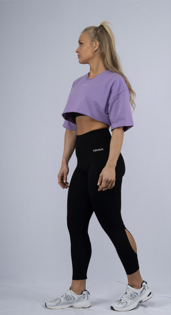 Camiseta Crop Oversize – Diseño Relajado con Detalle en el Cuello - Imagen 3