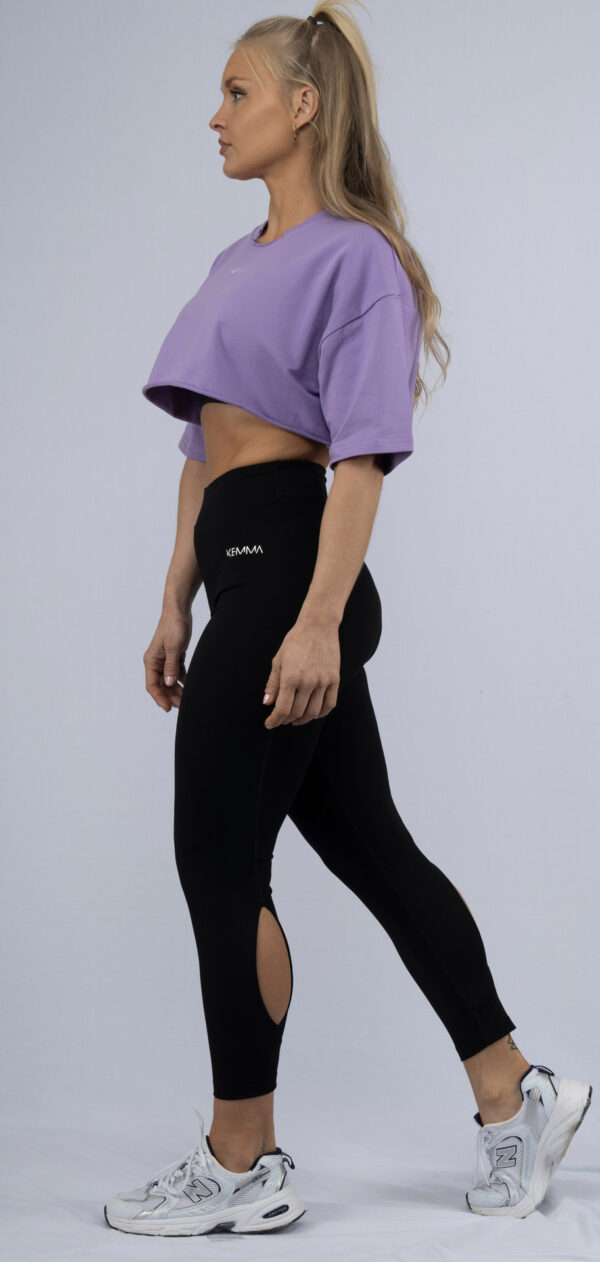 Camiseta Crop Oversize – Diseño Relajado con Detalle en el Cuello - Imagen 4