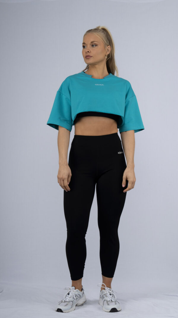 Camiseta Crop Oversize – Diseño Relajado con Detalle en el Cuello - Imagen 5