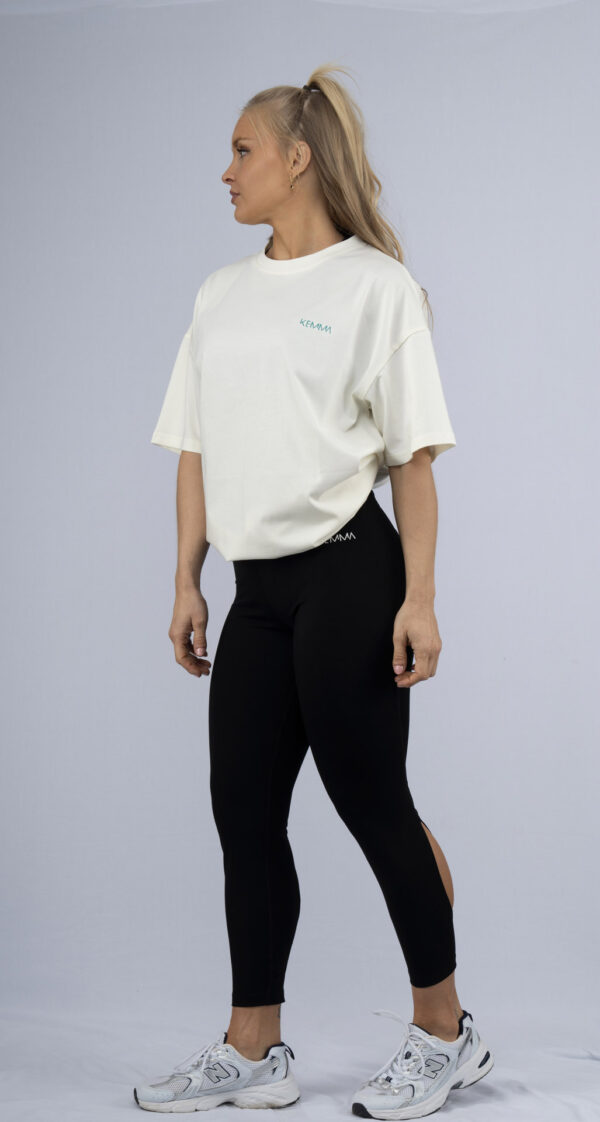 Camiseta Oversize Casual – Logo Bordado y Estilo Minimalista - Imagen 5