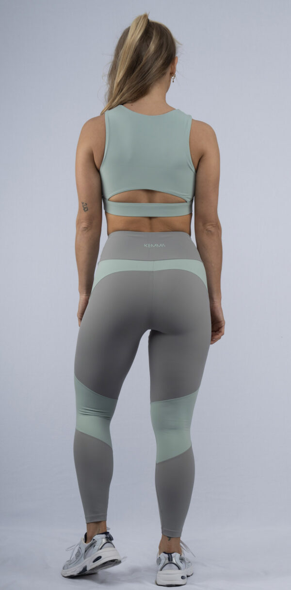 Conjunto Deportivo Bicolor – Top con Detalle en el Cuello y Leggings Largos - Imagen 3