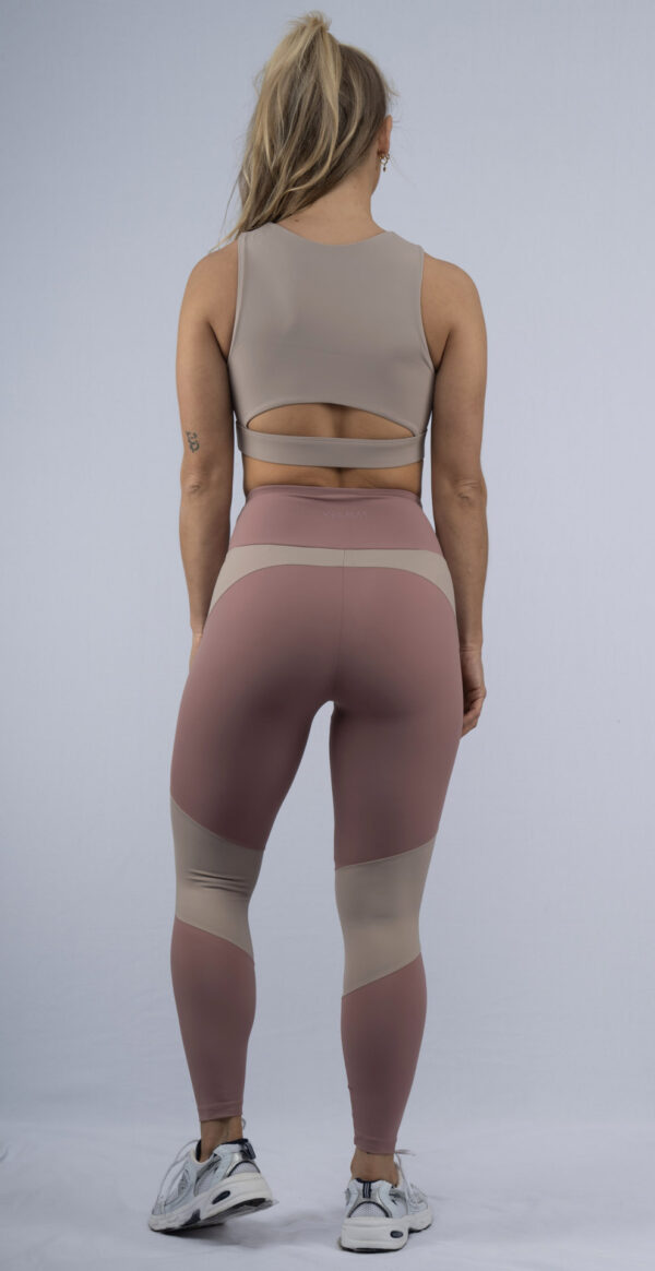 Conjunto Deportivo Bicolor – Top con Detalle en el Cuello y Leggings Largos - Imagen 6